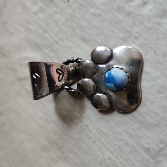 Adorable NWOT Golden Hills Turquoise Dog Paw Pendant πβ₯οΈ πΎ - Picture 3 of 10
